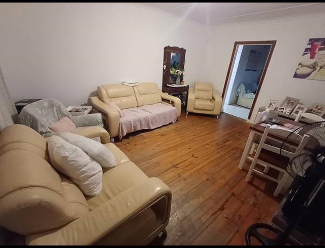 4 BEDROOM HOUSE FOR SALE IN MOUNTAIN VIEW